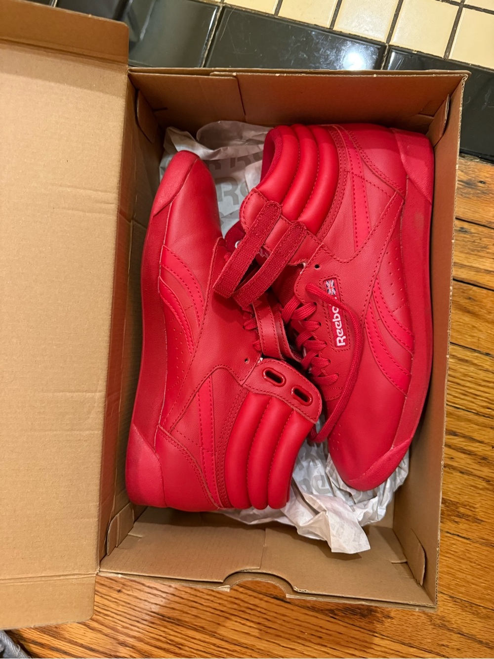 Reebok classic women’s Red High-Top Sneakers